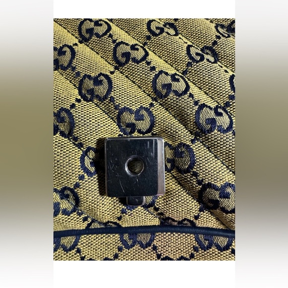 Gucci Marmont Women's Shoulder Bag - Picture 14 of 15